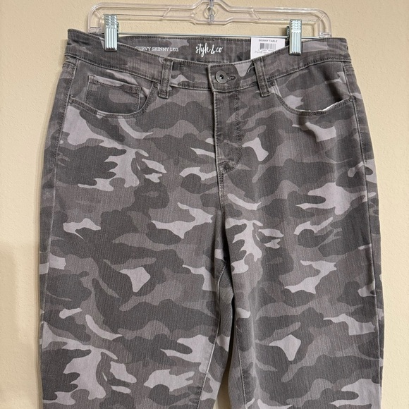 STYLE & CO SKINNY CURVY MID RISE TUMMY CONTROL Gray Falcon CAMO JEANS SIZE 10 - Picture 4 of 16